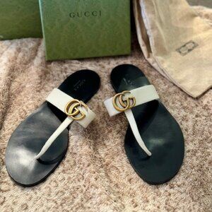 Gucci Leather thong sandal with Double G